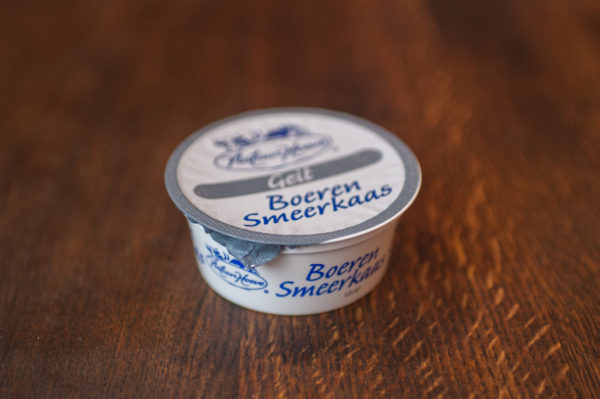 Boeren smeerkaas geit